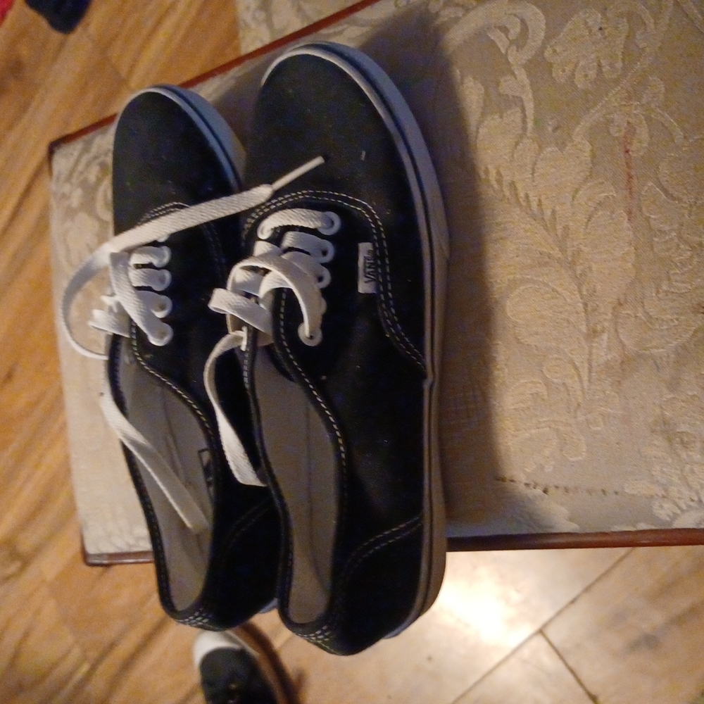 Shoes - Picture 2 of 4